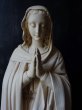 画像2: 西洋骨董屋　フランスアンティーク　装飾漆喰　聖母マリア像　作家サイン入り (2)
