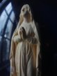 画像3: 西洋アンティーク　フランス　ルルドの泉　聖女ベルナデット・スビルーの像・オーバル黒額・ボンベガラス (3)