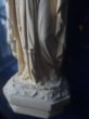 画像5: 西洋アンティーク　フランス　ルルドの泉　聖女ベルナデット・スビルーの像・オーバル黒額・ボンベガラス (5)