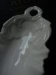 画像3: 西洋アンティーク　フランス　１９００年頃の白いレリーフのラビエ皿　白磁系 (3)