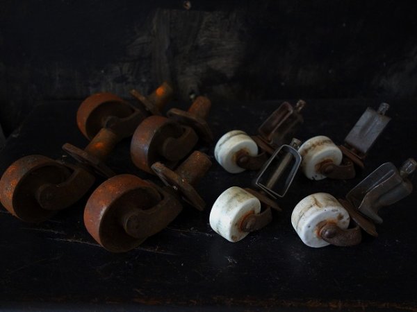 画像1: 西洋アンティーク　フランス　陶器とアイアン　キャスター　／機械　道具類　その他 (1)