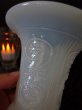 画像4: 西洋アンティーク　オパリンガラス・フラワーベース　花瓶　／室内装飾　 (4)