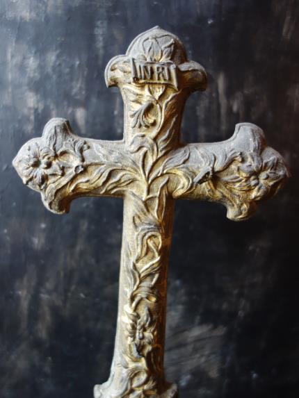 西洋骨董店 フランスアンティーク亭ベルエポック 美しいレリーフの十字架