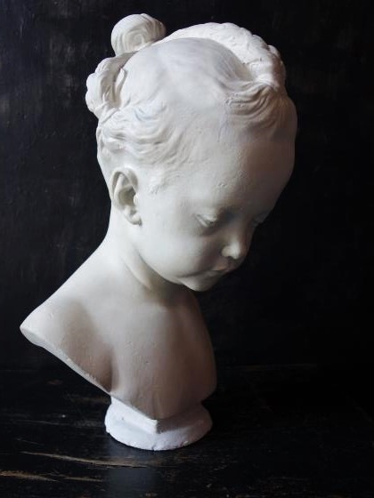 西洋骨董屋ベルエポック フランスアンティーク 少女の彫刻 装飾漆喰