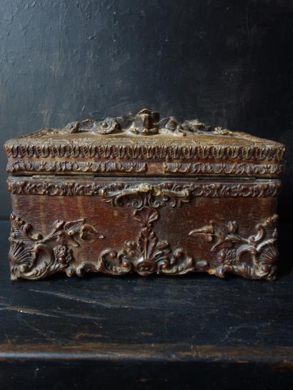 西洋骨董屋 フランスアンティーク １９世紀 木箱 木彫と漆喰レリーフ