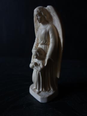 シェード付き天使の石膏像ランプ（H85cm）