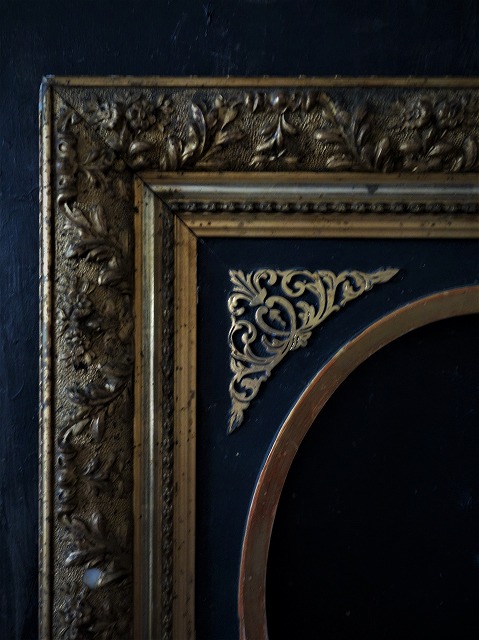 西洋アンティーク　フランス　19世紀　漆喰レリーフ金彩のオーバル額・ピクチャーフレーム／アート＆オブジェ額と鏡