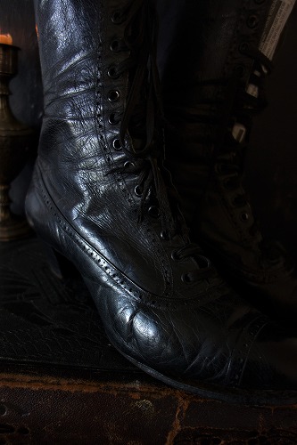 西洋アンティーク　フランス　ビクトリアン様式　黒いレースアップ・ブーツ／衣類と装身具＆バック 靴