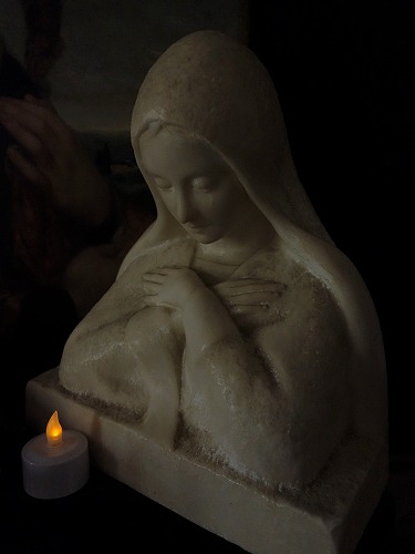 西洋ビンテージ イタリアのマリア像 蝋彫刻 宗教装飾／アート 