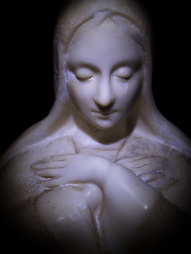 西洋ビンテージ イタリアのマリア像 蝋彫刻 宗教装飾／アート