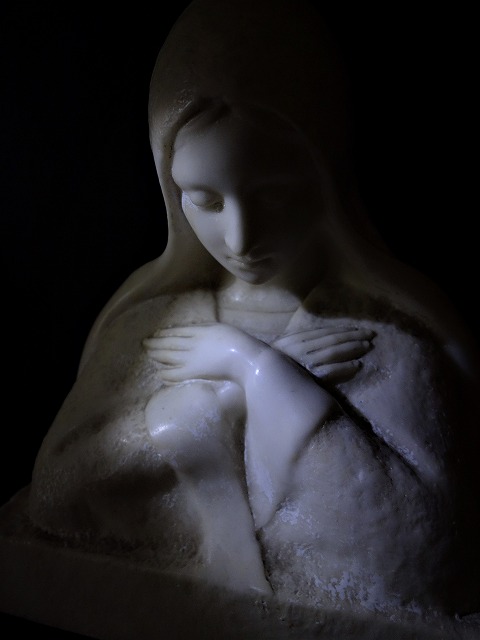 西洋ビンテージ イタリアのマリア像 蝋彫刻 宗教装飾／アート