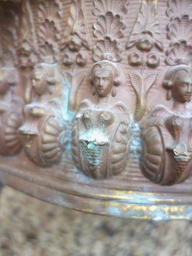 西洋アンティーク フランス１９世紀 エンジェルの銅板レリーフ・フラワーベース・カッシェドポ／室内装飾・ジャルディ二エール