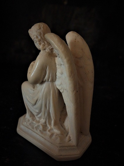 西洋アンティーク フランス 祈りの天使 装飾漆喰像 エンジェル宗教